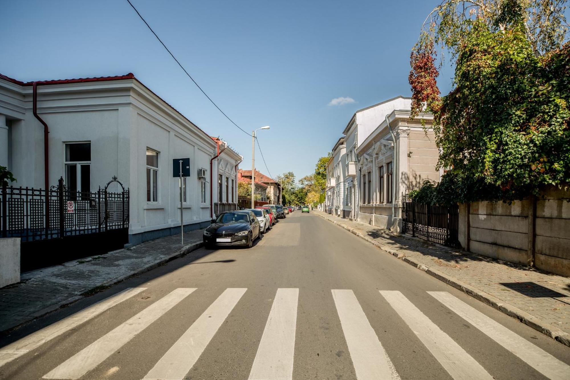 Home Away From Home - Modern & Cozy Apartments Near Vibrant Unirii Area Bucarest Exterior foto
