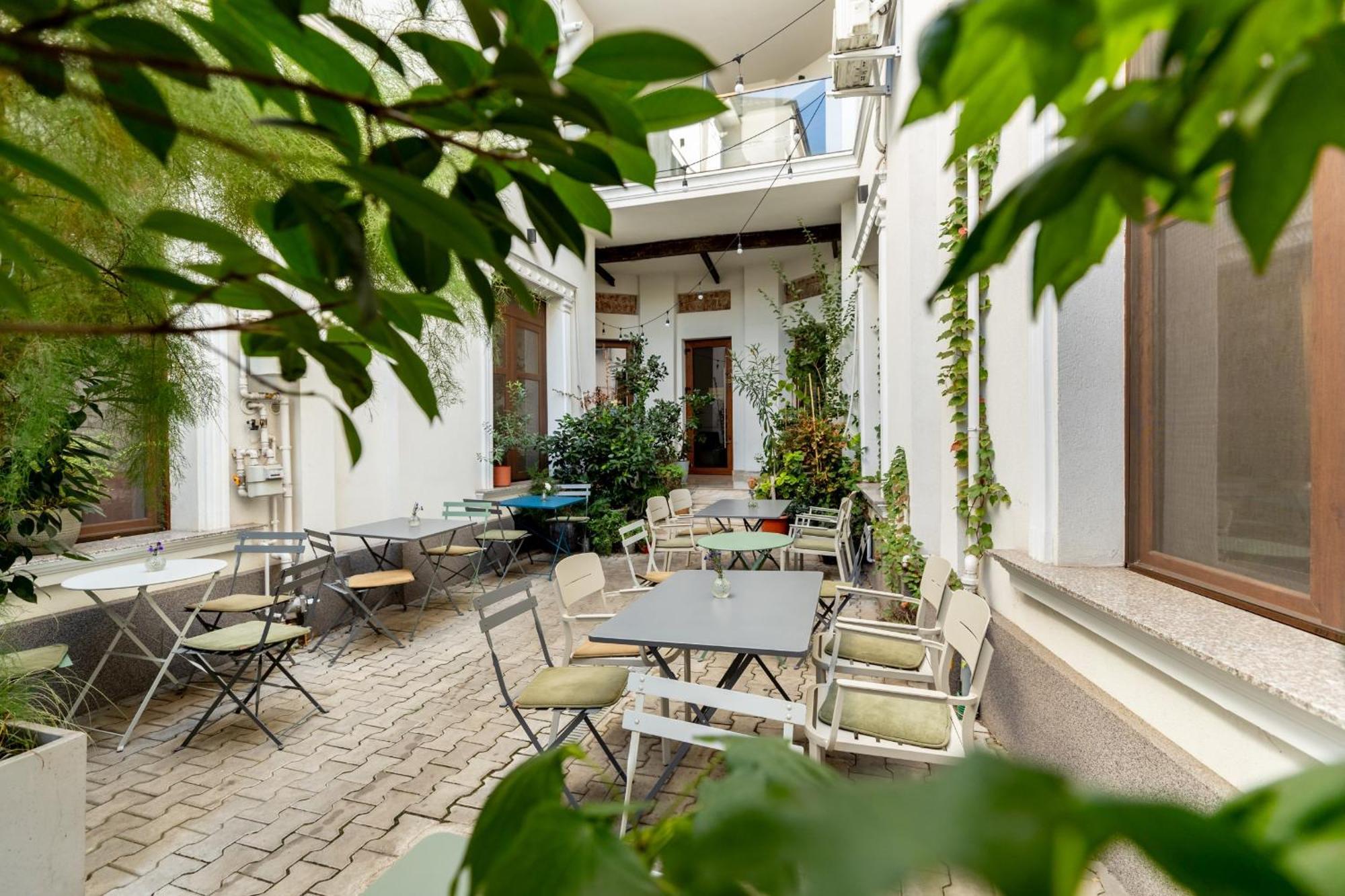 Home Away From Home - Modern & Cozy Apartments Near Vibrant Unirii Area Bucarest Exterior foto