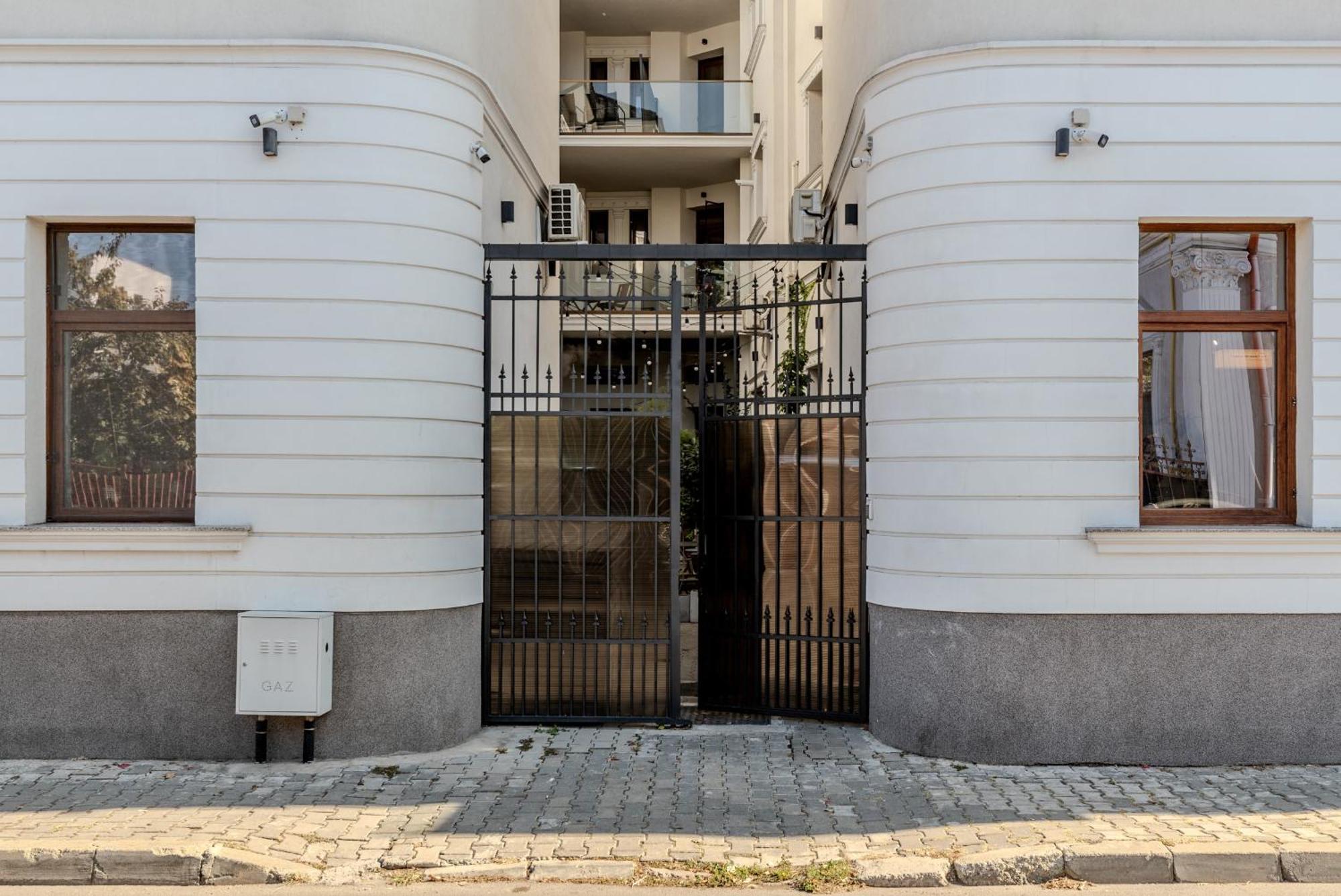 Home Away From Home - Modern & Cozy Apartments Near Vibrant Unirii Area Bucarest Exterior foto