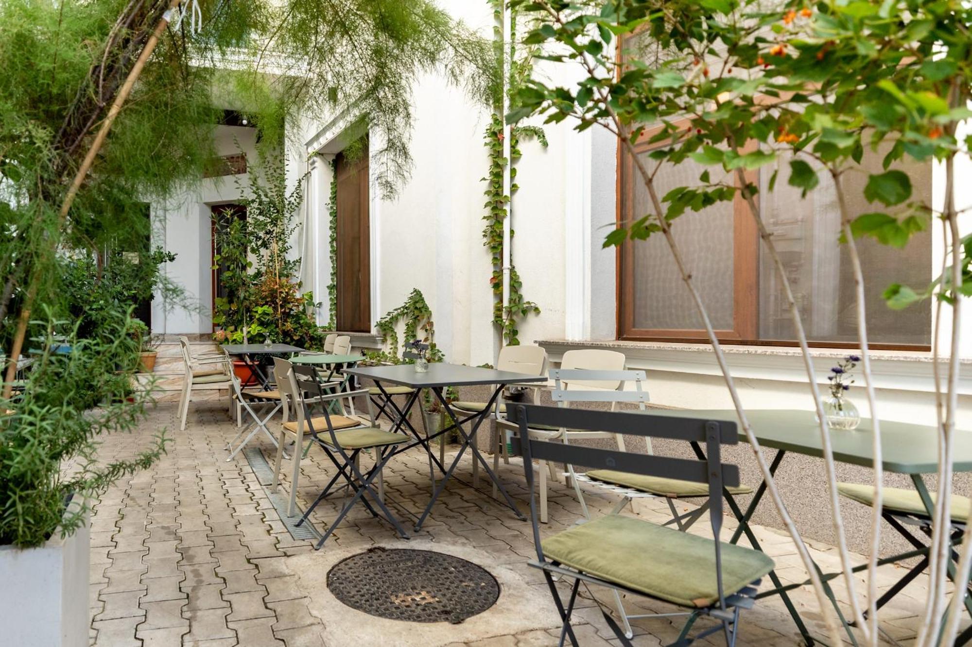 Home Away From Home - Modern & Cozy Apartments Near Vibrant Unirii Area Bucarest Exterior foto