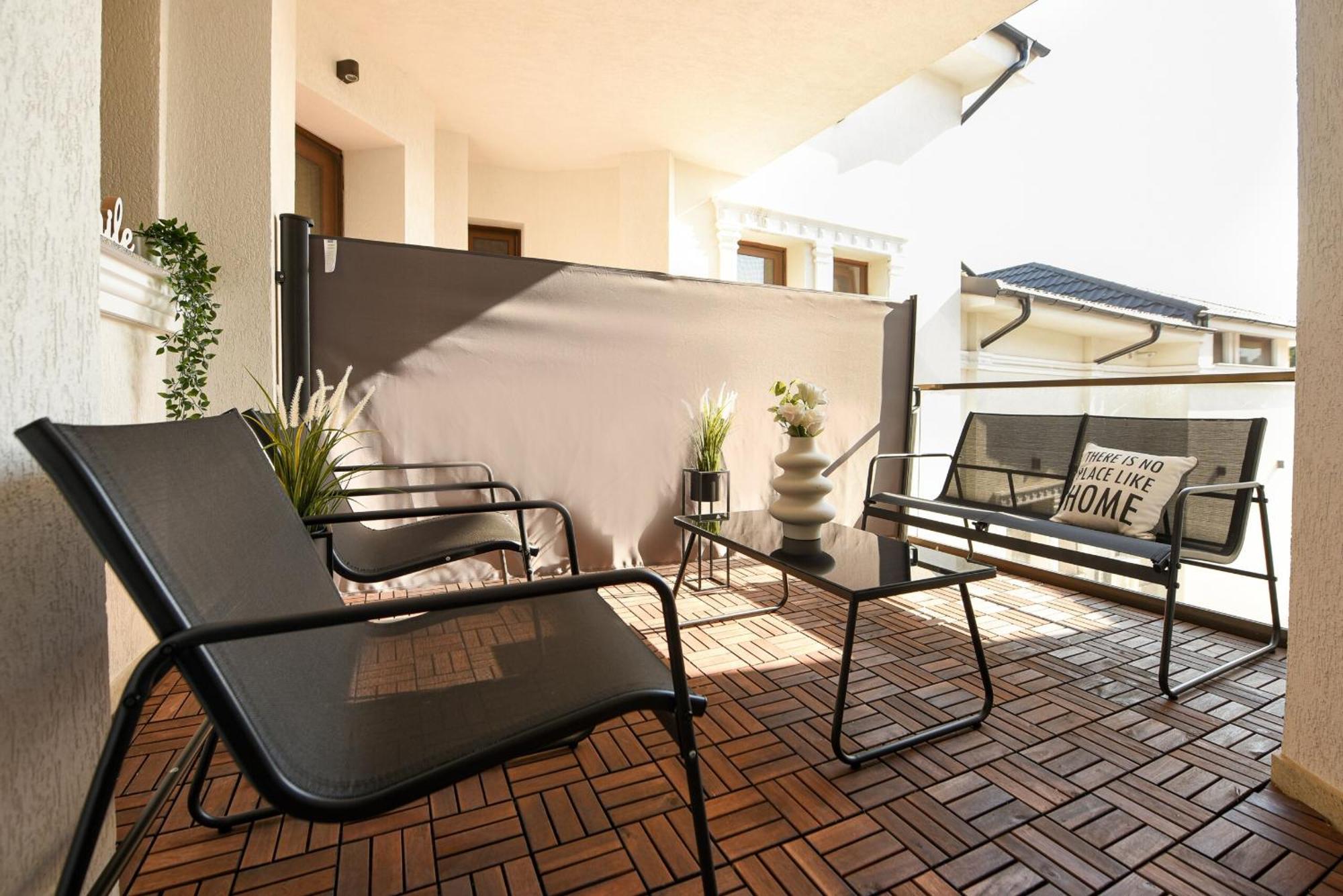 Home Away From Home - Modern & Cozy Apartments Near Vibrant Unirii Area Bucarest Habitación foto