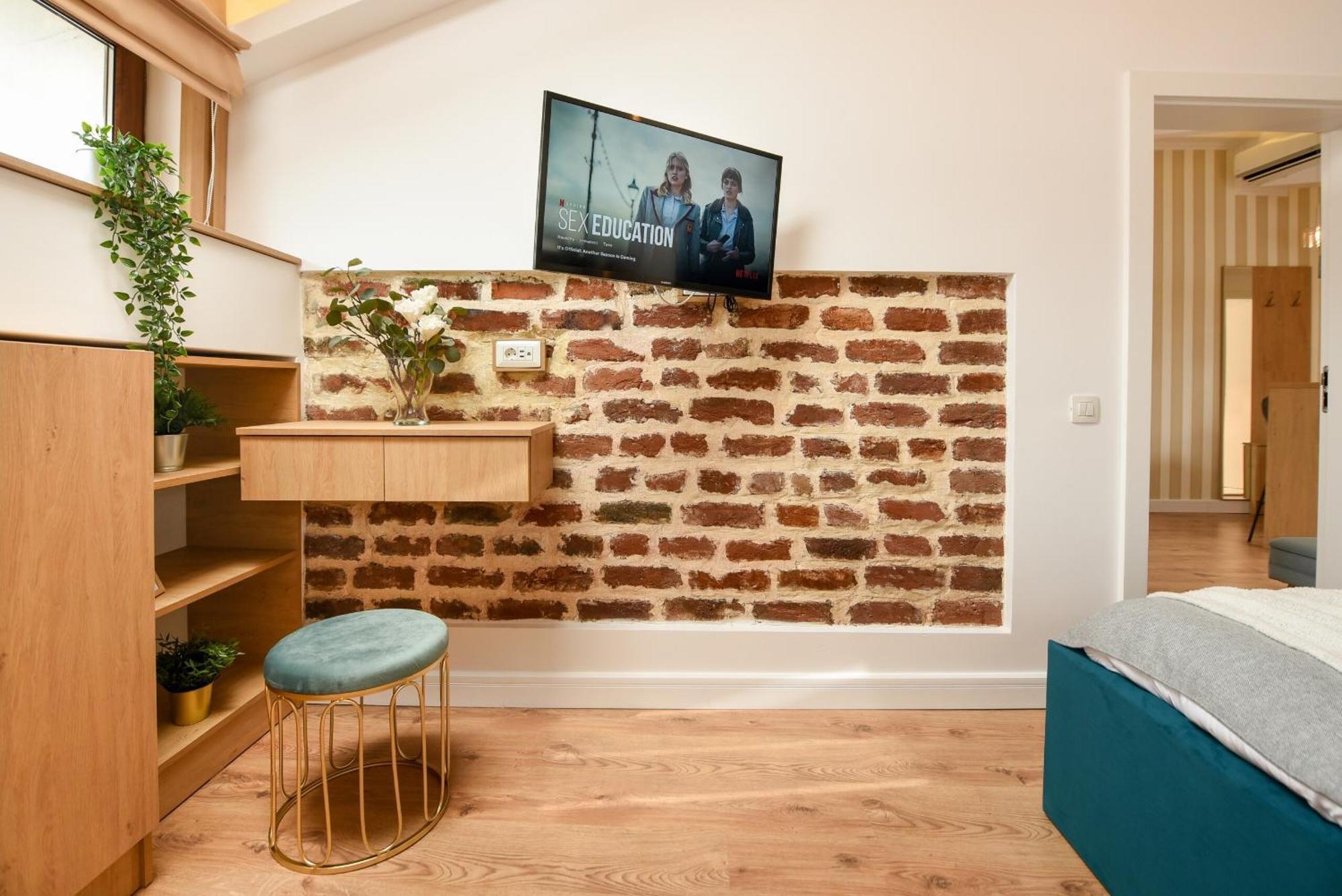 Home Away From Home - Modern & Cozy Apartments Near Vibrant Unirii Area Bucarest Habitación foto